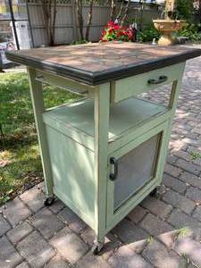 lot 332 image: Vintage Wooden Gardening Bench
