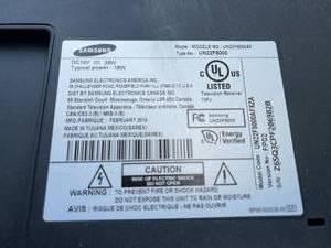 lot 333 image: Samsung TV With Wall Mount and Remote