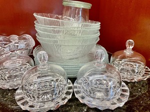 lot 252 image: Clear Glassware Grouping