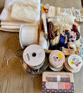 lot 289 image: Craft and Sewing Supplies Supplies