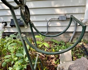 lot 298 image: Metal Hose Hook
