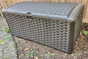 lot 318 image: Suncast Plastic Storage Box
