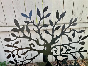 lot 320 image: Metal Tree Art Figurine