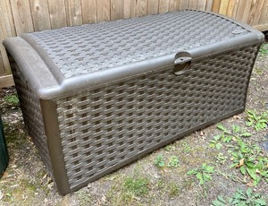 lot 319 image: Suncast Plastic Storage Box