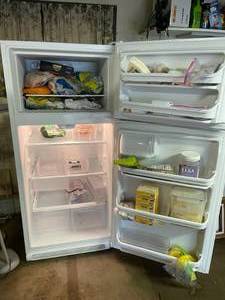 lot 362 image: Frigidaire Refrigerator