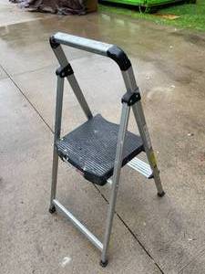 lot 364 image: Gorilla Ladders Step Stool