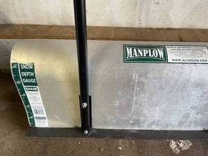 lot 377 image: Manplow 36 Inch Snow Pusher