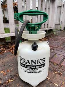 lot 382 image: Franks One Gallon Yard Sprayer