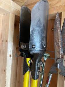lot 386 image: Long Handled Tool Lot