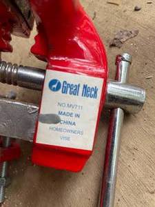 lot 391 image: Great Neck 3.5 Inch Bench Vise