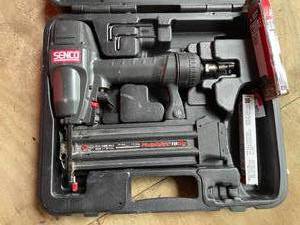 lot 392 image: Senco Pneumatic Finishing Nailer