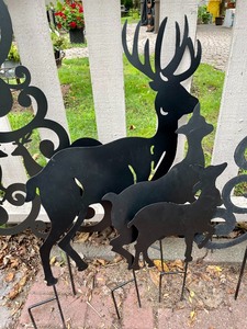 lot 462 image: Black Metal Holiday Yard Decor
