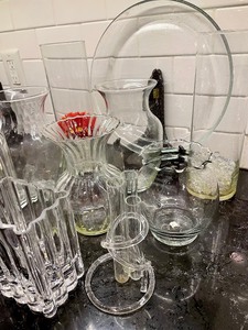 lot 459 image: Clear Glass Vases