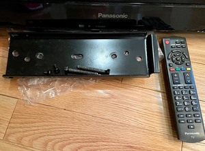 lot 452 image: Panasonic 32 Television