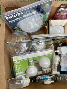 lot 501 image: Lot of Lightbulbs