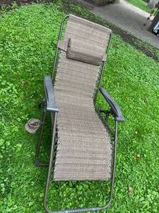 lot 409 image: Patio Lounge Chair With Adjustable Positions