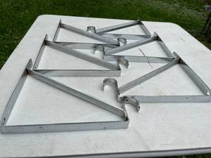 lot 415 image: 6 Chrome Heavy Duty Shelf  Coat Rod Brackets