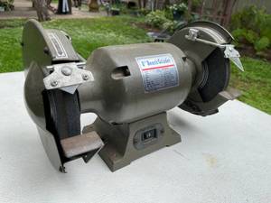 lot 423 image: 8 Inch Bench Grinder