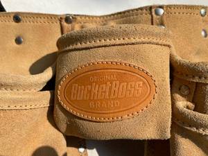 lot 436 image: Bucket Boss Leather Carpenters Belt