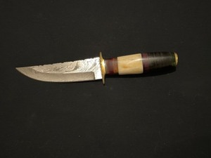 Beautiful Damascus Steel Hunting Knife