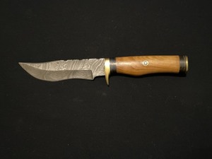 Great looking Damascus steel hunting knife