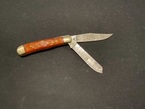 Very nice Damascus steel folding pocket knife