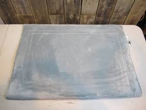 lot 15 image: PARAMOUNT 24 x 36 LIGHT MEMORY FOAM BATH MAT RUG 1354608