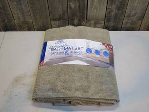 lot 45 image: Whitely Reversible 2-Pack Bath Set