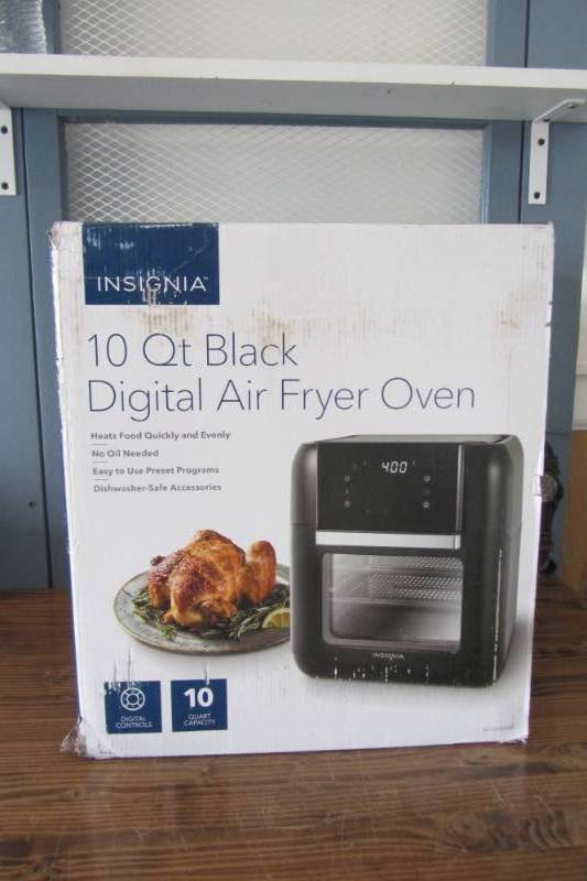 lot 60 image: Insignia - 10 Qt. Digital Air Fryer Oven - Black