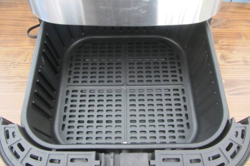 lot 61 image: Insignia - 5-qt. Analog Air Fryer - Stainless Steel