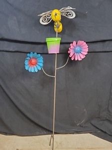 New Handmade Recycled Metal Bee Pollinating Planter Stake