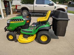 lot 1 image: Well Maintained John Deere D130 22-HP V-Twin Hydrostatic 42 Garden Tractor  Lawn Mower