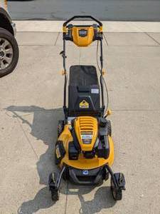 lot 2 image: Well Maintained Cub Cadet Signature SC 500z Self-Propelled Lawn Mower