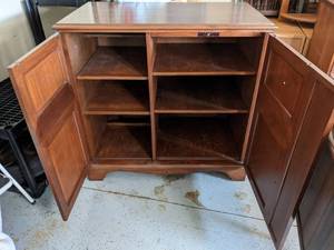 lot 89 image: Beautiful Wood Sylvania Cabinet, Multi-Functional