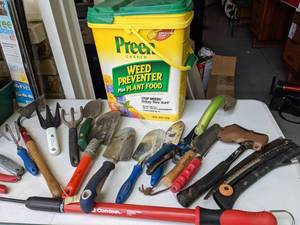 lot 93 image: Gardening Goodies Galore Loads of Hand Tools