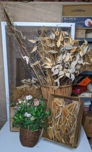 lot 246 image: Mixed Lot of Dried & Artificial Flowers & Plant