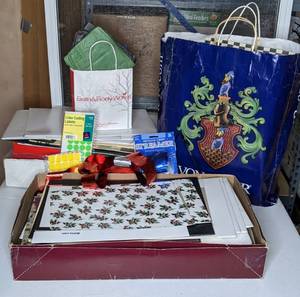 lot 285 image: Gift Bags, Boxes, & Tissue Papper