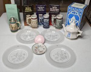 lot 281 image: Beautiful Vintage Avon Collection