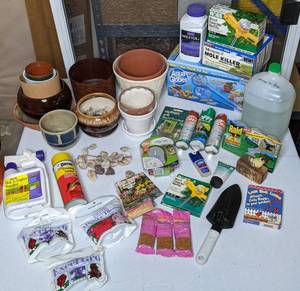 lot 286 image: Mixed Lot of Gardening Equipment