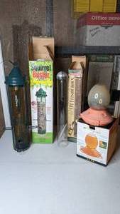 lot 213 image: Feed the Birds Bird Feeder Lot