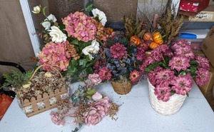 lot 235 image: Beautiful Lot of Artificial Flower Arguments