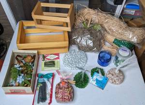 lot 231 image: Mixed Lot of Flower Arrangement Craft Supplies