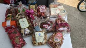 lot 61 image: Bakers Dozen Lot of Unopened Potpourri Bags