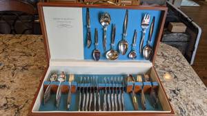 lot 26 image: Stunning Reed and Barton Silverware 12 Piece Setting with Chest