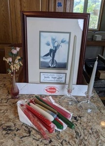 lot 27 image: Beautiful Lot of Home Decor Candles, Vase, Wall Hanging