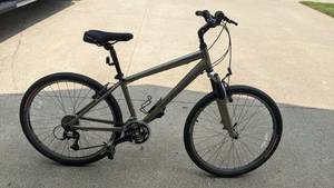 lot 8 image: 26 Specialized Expedition Bicycle