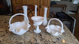 lot 22 image: Stunning Collection of (6) Vintage White Bubble Milk Glass Vases and More