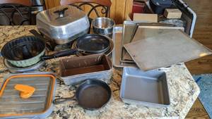 lot 24 image: Lot of Kitchen Baking and Cooking Items