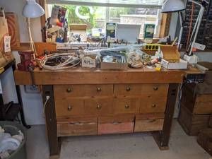 lot 264 image: Unique Vintage Workbench w Lights, Vices, & More