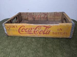 lot 270 image: Vintage Rusty Coca Cola Crate 1960